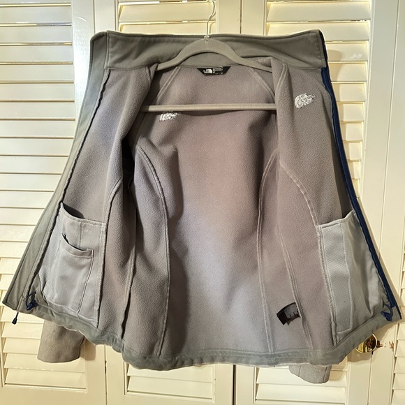 The North Face Hard Shell Jacket - Picture 4 of 5